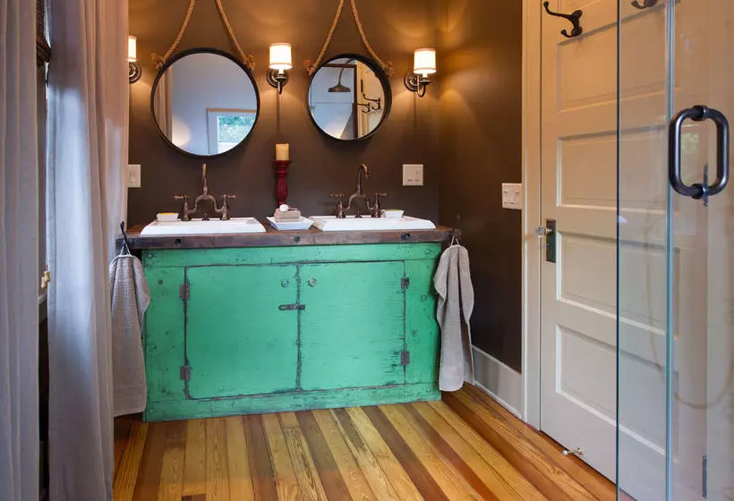 Bed and Breakfast Kara S Kottages @ W. Main St