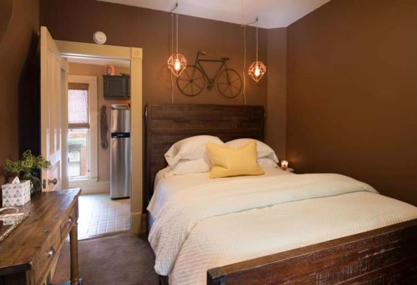 Bed and Breakfast Kara S Kottages @ W. Main St