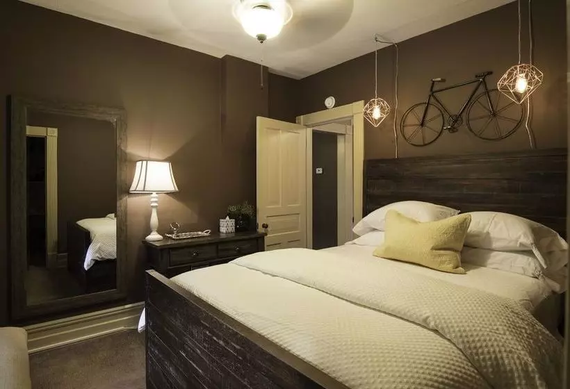 Bed and Breakfast Kara S Kottages @ W. Main St