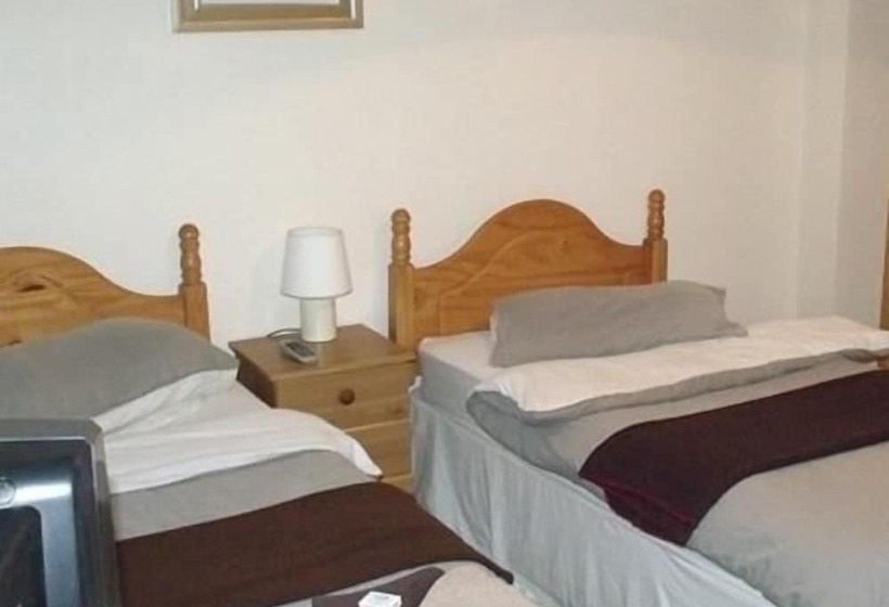 بنسيون St. Andrews Guest House