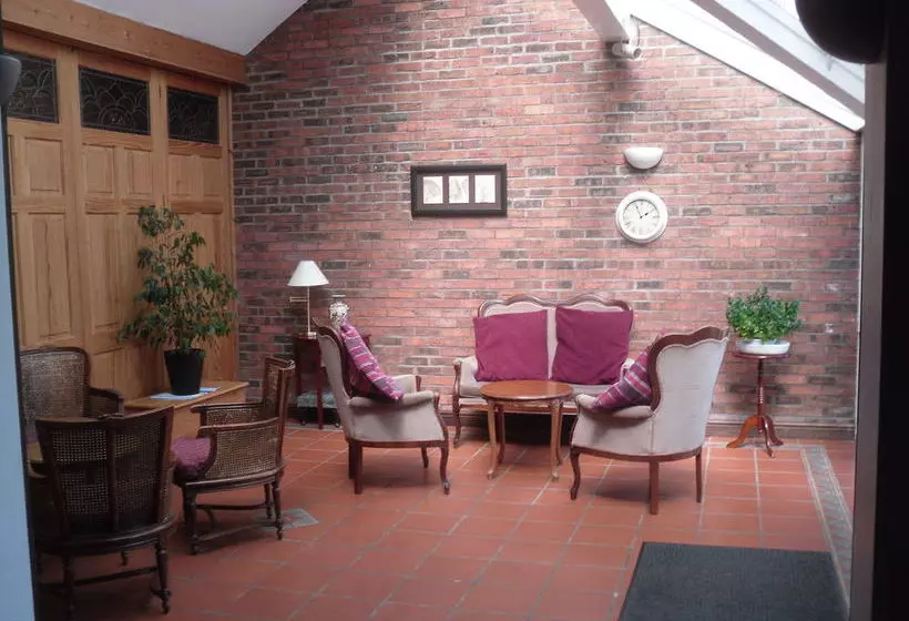 پانسیون The Cottage