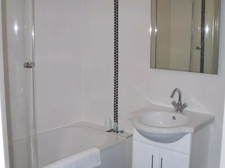 پانسیون The Cottage