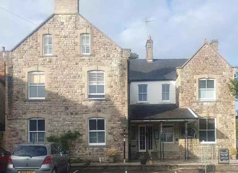 פנסיון The Shrubbery