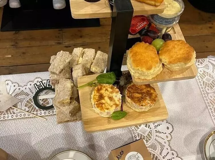 פנסיון The Shrubbery