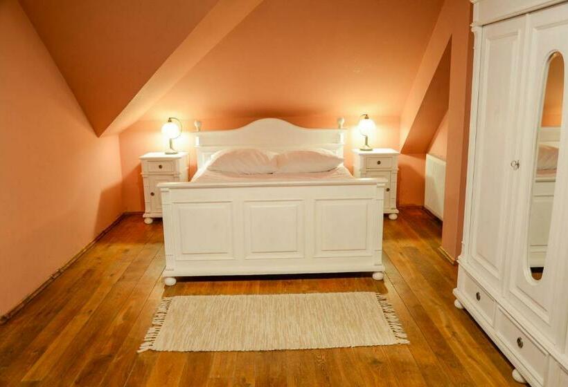 הוסטל Karczma Regionalna Hotel Gościnna Chata