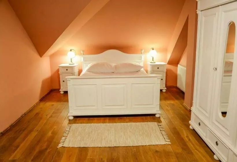 Retkeilymaja Karczma Regionalna Hotel Gościnna Chata