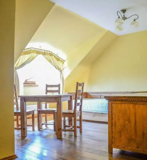 Retkeilymaja Karczma Regionalna Hotel Gościnna Chata