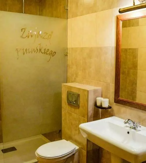 Retkeilymaja Karczma Regionalna Hotel Gościnna Chata