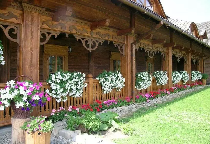 Retkeilymaja Karczma Regionalna Hotel Gościnna Chata