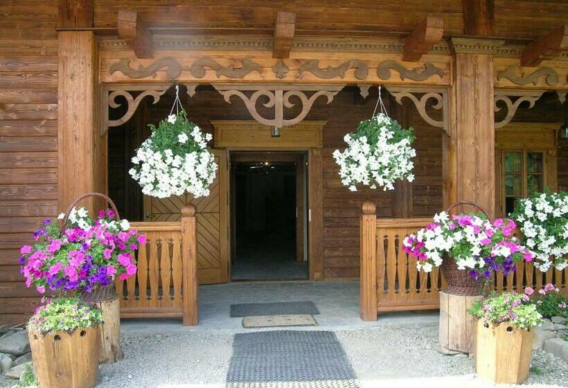 הוסטל Karczma Regionalna Hotel Gościnna Chata