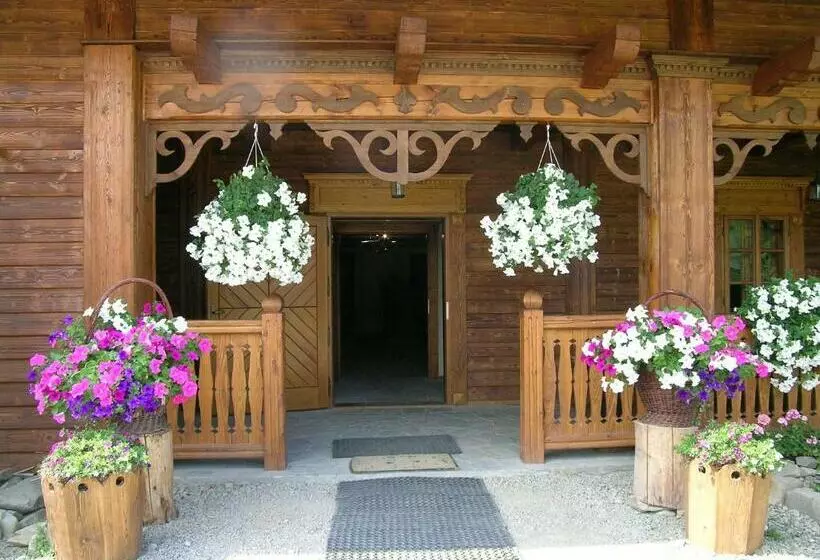 Retkeilymaja Karczma Regionalna Hotel Gościnna Chata