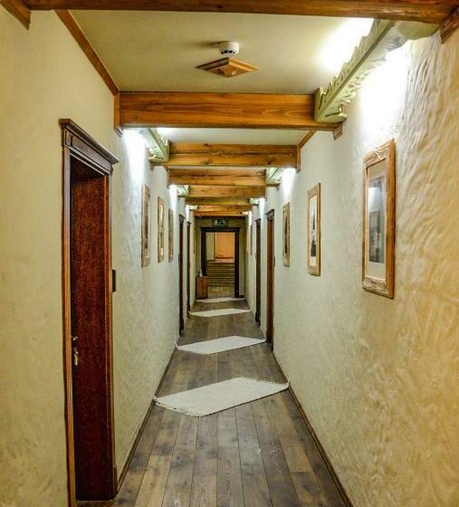 הוסטל Karczma Regionalna Hotel Gościnna Chata