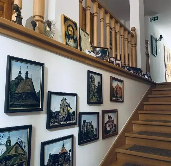 Retkeilymaja Restauracja Pensjonat Buda