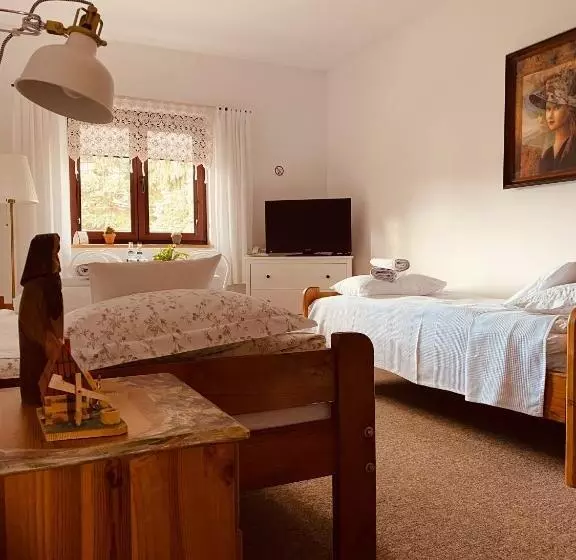 Retkeilymaja Restauracja Pensjonat Buda