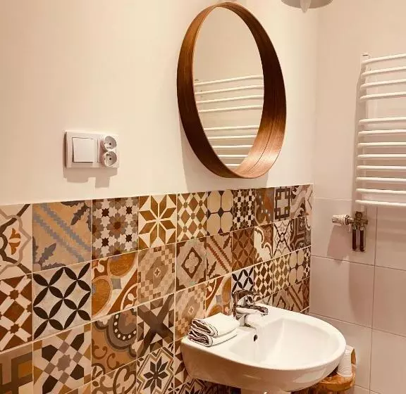 Retkeilymaja Restauracja Pensjonat Buda