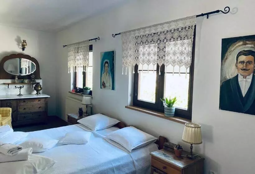 Retkeilymaja Restauracja Pensjonat Buda