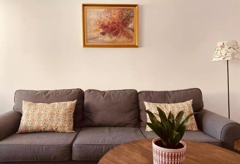 Retkeilymaja Restauracja Pensjonat Buda