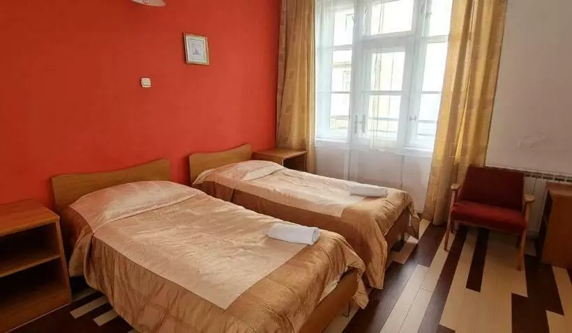 تختخواب و صبحانه Kasztelanka