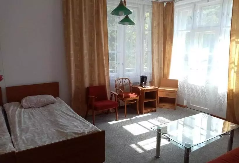 تختخواب و صبحانه Kasztelanka