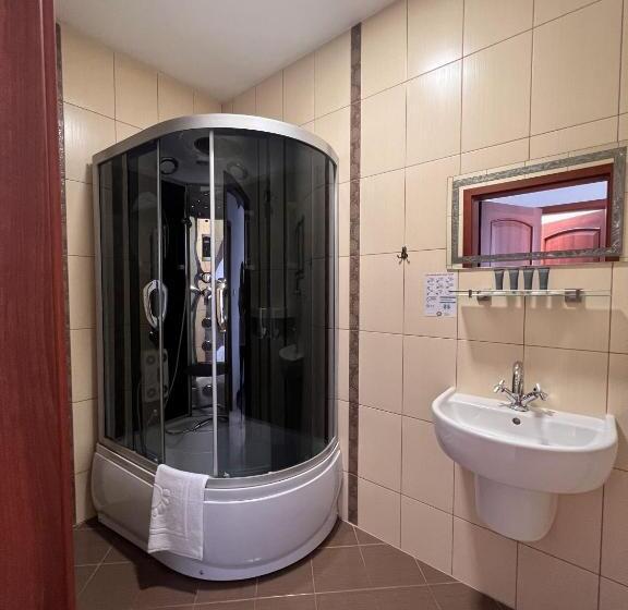 酒店 Noclegi Restauracja Boss