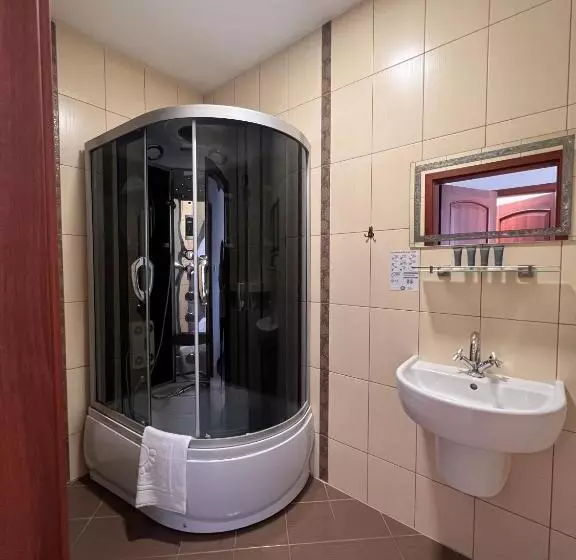 Hotelli Noclegi Restauracja Boss