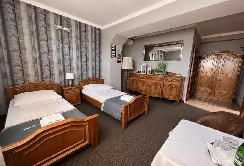 Hotelli Noclegi Restauracja Boss