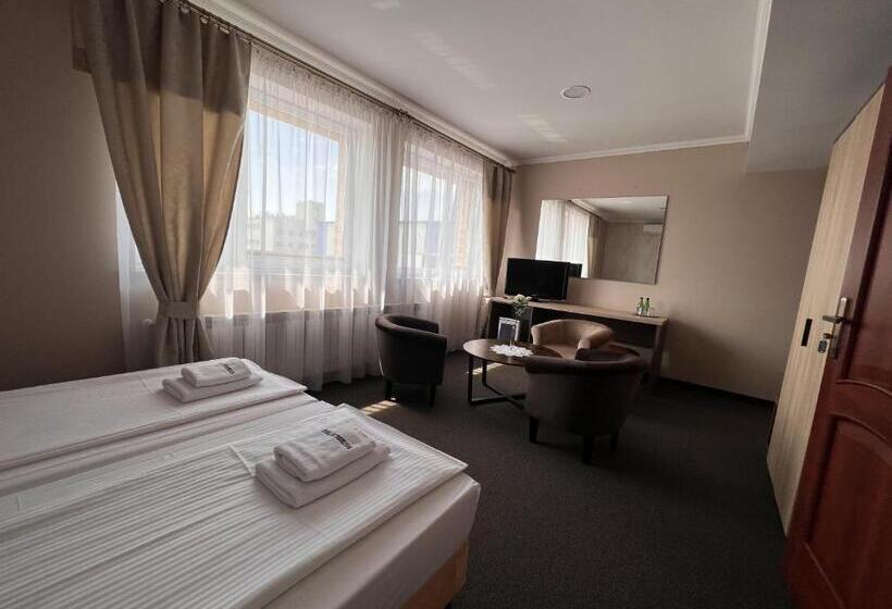 酒店 Noclegi Restauracja Boss