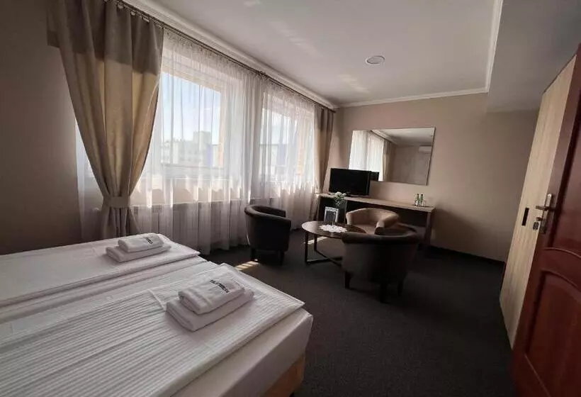 Hotelli Noclegi Restauracja Boss