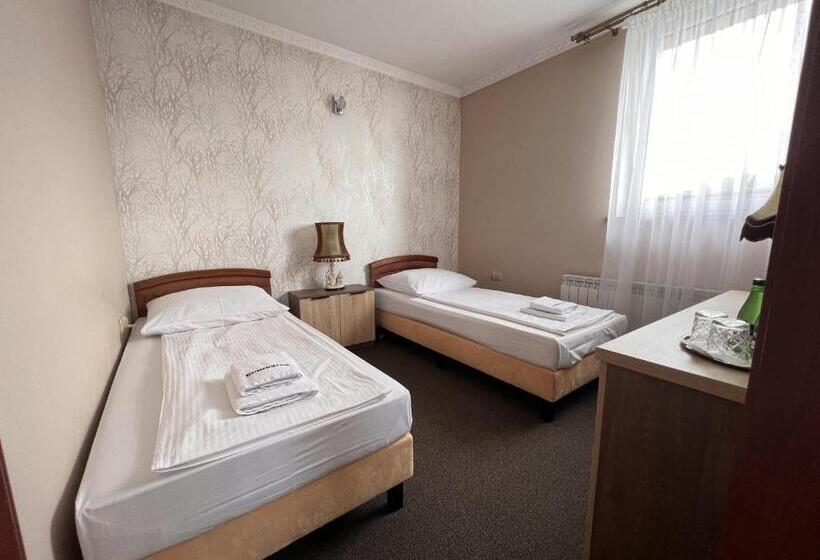 酒店 Noclegi Restauracja Boss