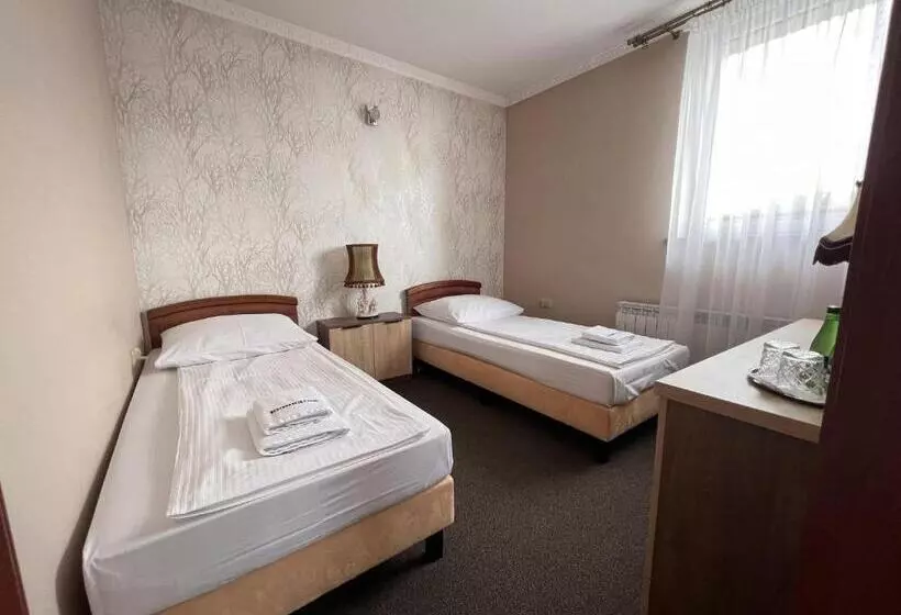 Hotelli Noclegi Restauracja Boss