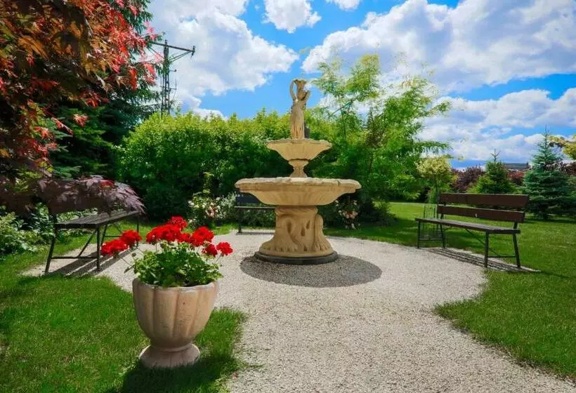 Hotelli Restauracja Leliwa