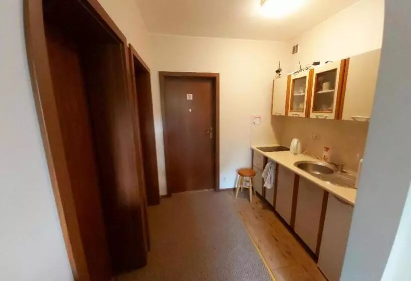 ペンション Dom Na Folwarku Pokoje I Apartamenty, Bezpłatny Zamykany Parking Na Terenie Posesji
