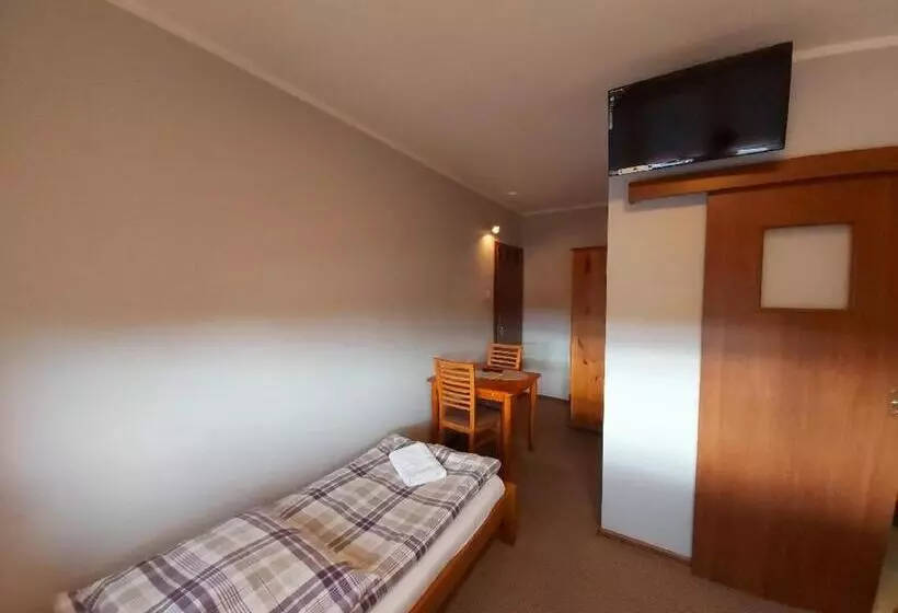 ペンション Dom Na Folwarku Pokoje I Apartamenty, Bezpłatny Zamykany Parking Na Terenie Posesji