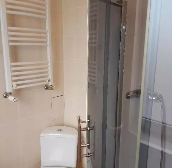 ペンション Dom Na Folwarku Pokoje I Apartamenty, Bezpłatny Zamykany Parking Na Terenie Posesji