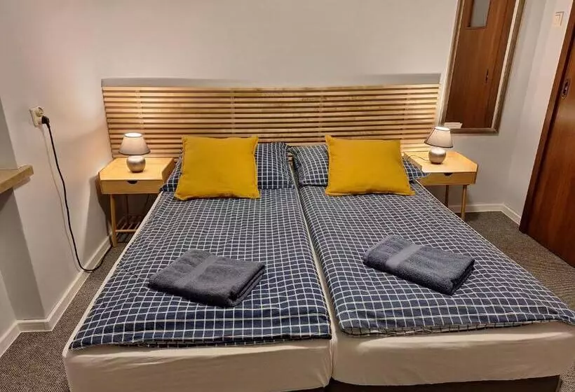 ペンション Dom Na Folwarku Pokoje I Apartamenty, Bezpłatny Zamykany Parking Na Terenie Posesji