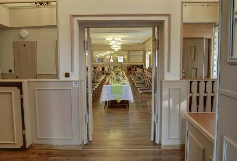 ペンション Karet Obiekt Hotelowy