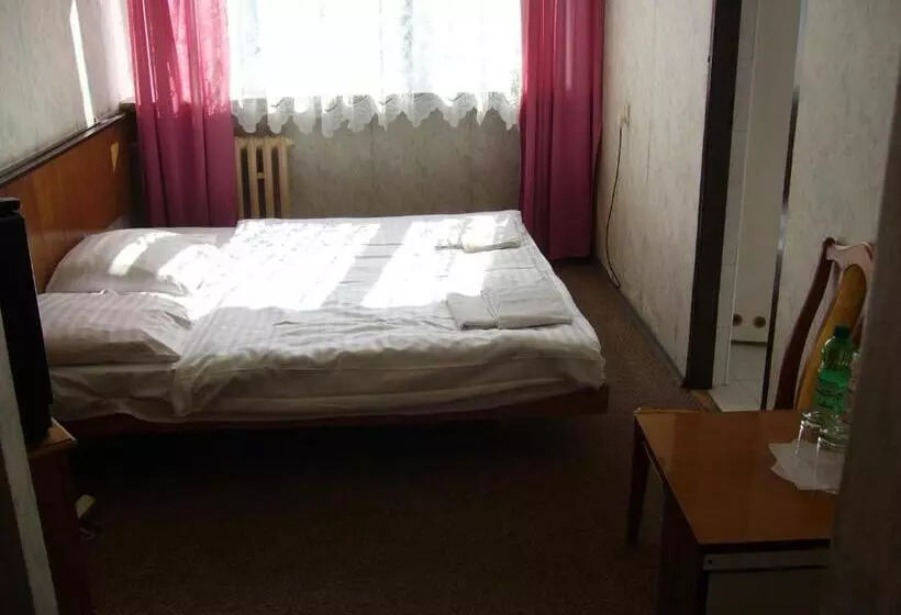 ペンション Karet Obiekt Hotelowy