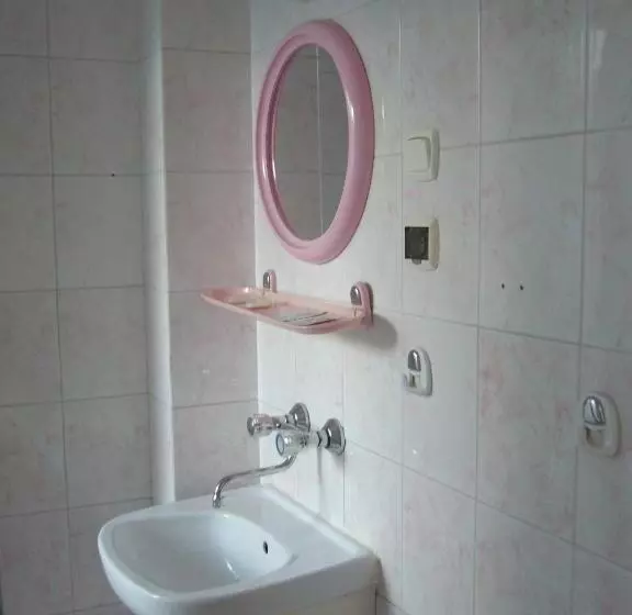 ペンション Karet Obiekt Hotelowy