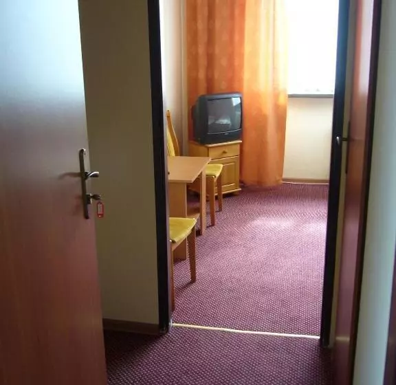 ペンション Karet Obiekt Hotelowy