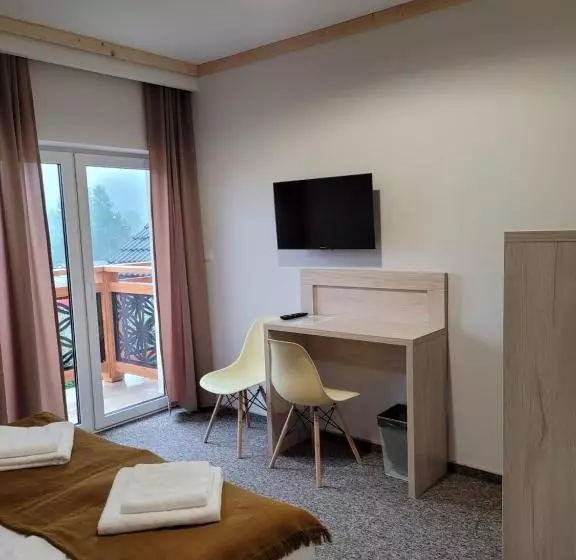 ペンション Karolowy Pokoje&apartamenty