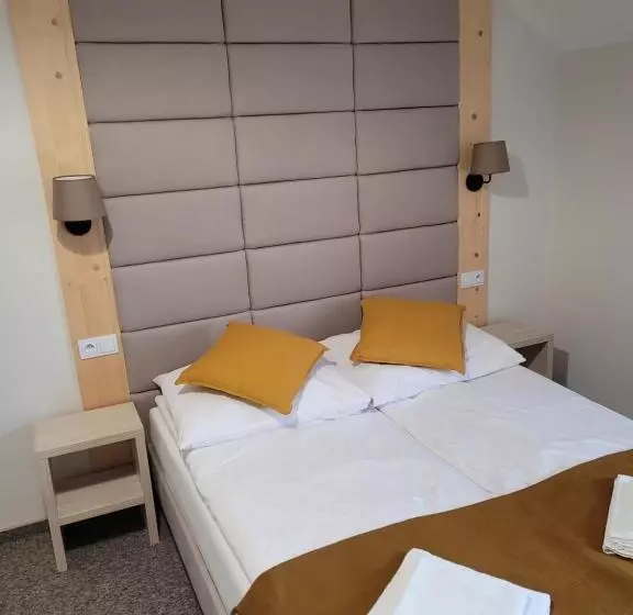 ペンション Karolowy Pokoje&apartamenty