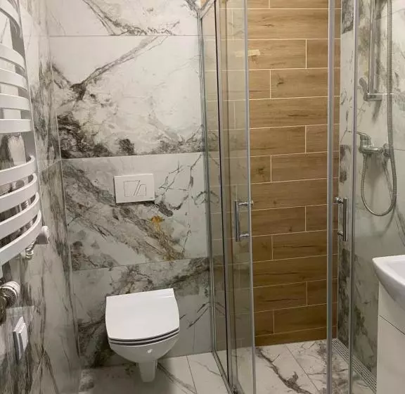 ペンション Karolowy Pokoje&apartamenty