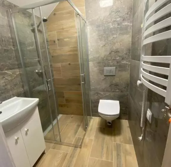 ペンション Karolowy Pokoje&apartamenty