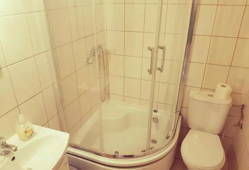 Majatalo Noclegi U Dyncyka