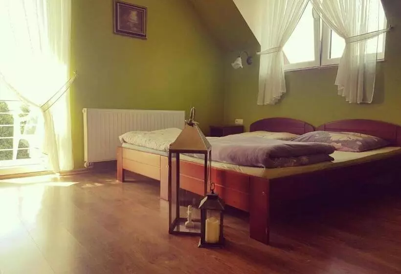 Majatalo Noclegi U Dyncyka