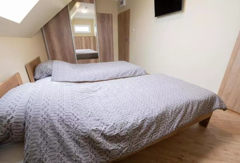 Majatalo Pokoje Gościnne Butryny