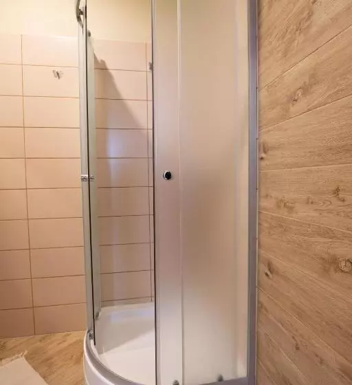 Majatalo Pokoje Gościnne Butryny