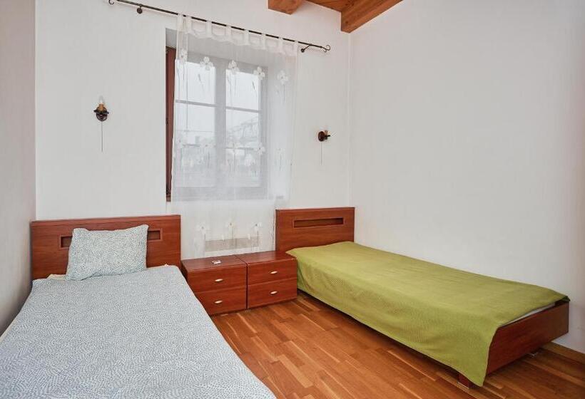 Quadrans Hostel And Caffee Na Dworcu Kolejowym Modlin 7 Min Jazdy Lotniskowym Autobusem Wahadłowym