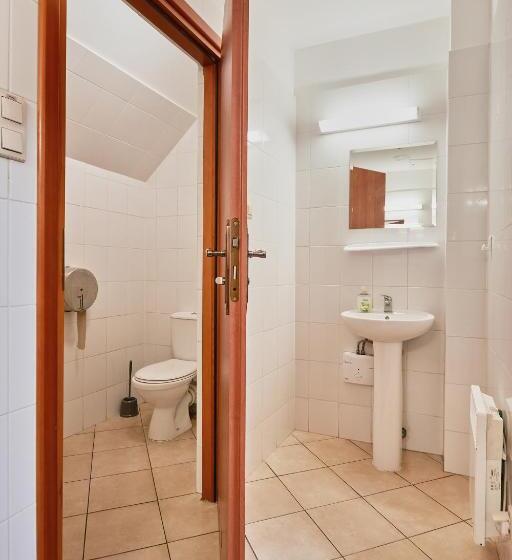 Quadrans Hostel And Caffee Na Dworcu Kolejowym Modlin 7 Min Jazdy Lotniskowym Autobusem Wahadłowym