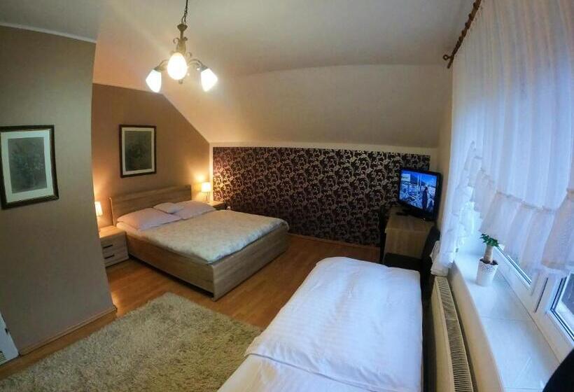 הוסטל Noclegi U Maxa